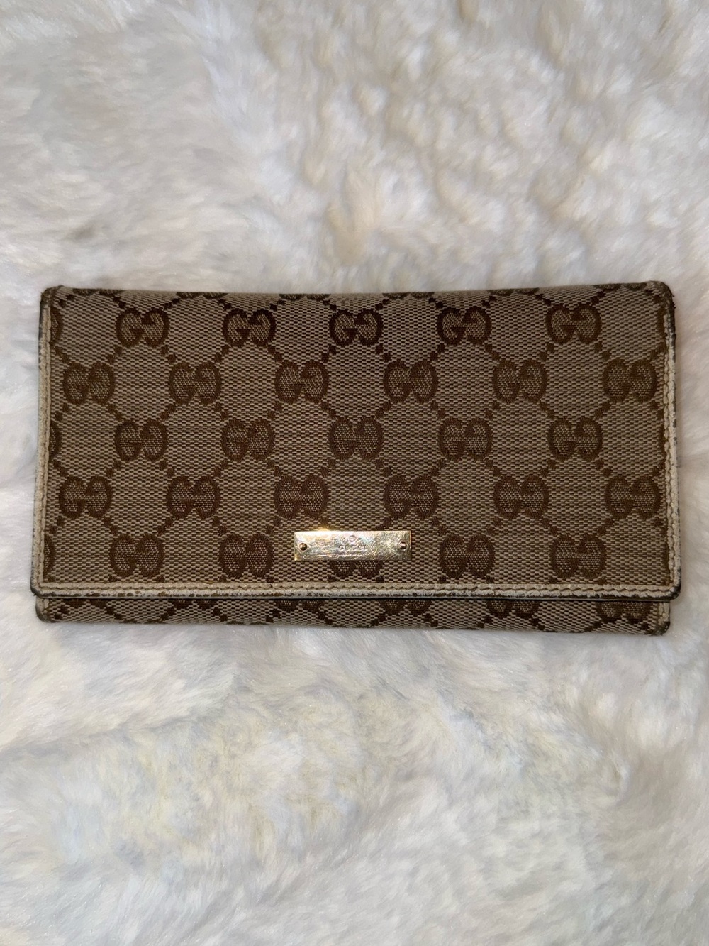 Gucci Brown GG Supreme Flap Wallet with Metal Plaque - Picture 2 of 14